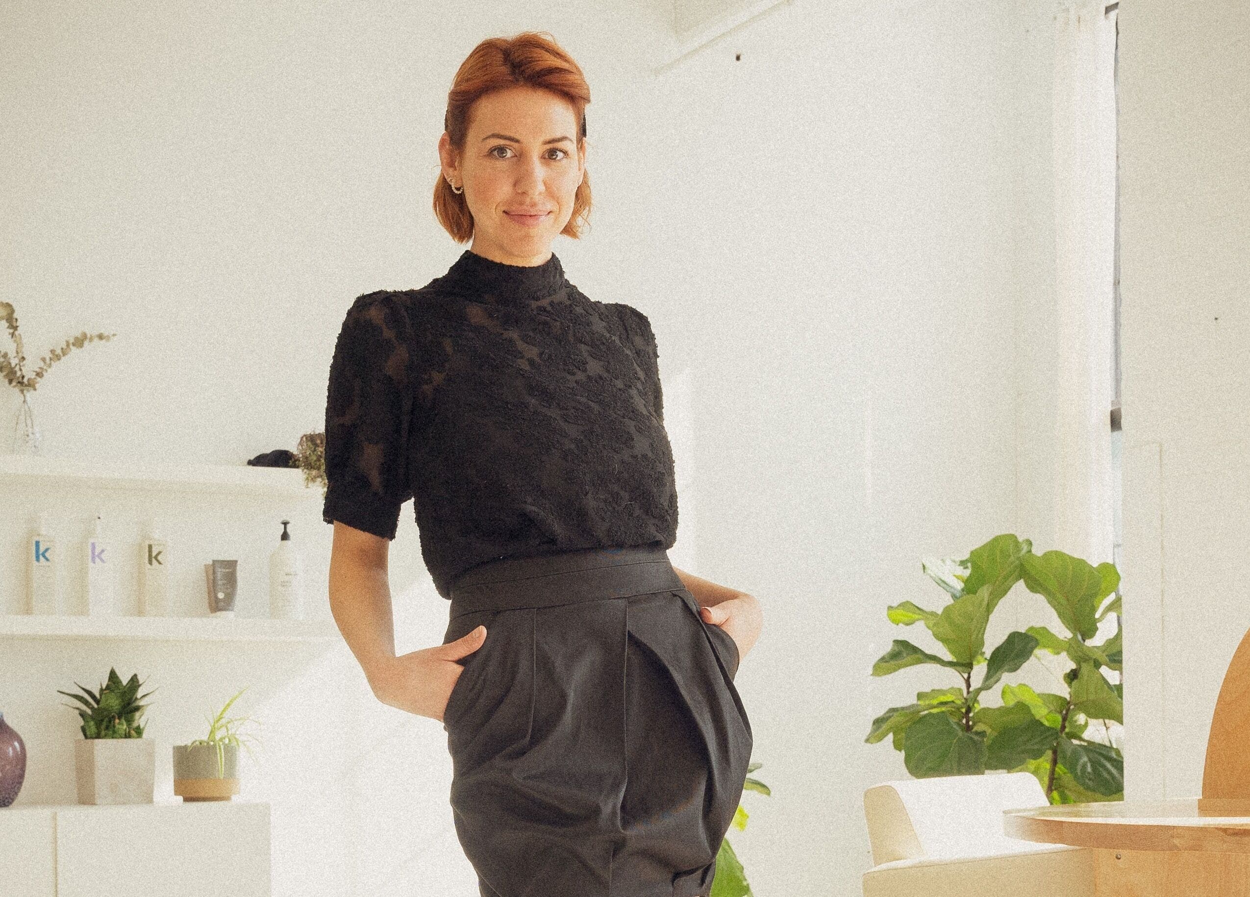 Intérieur chic de Sarah Lespérance à Montréal, Québec, CA avec décor moderne et plante décorative.