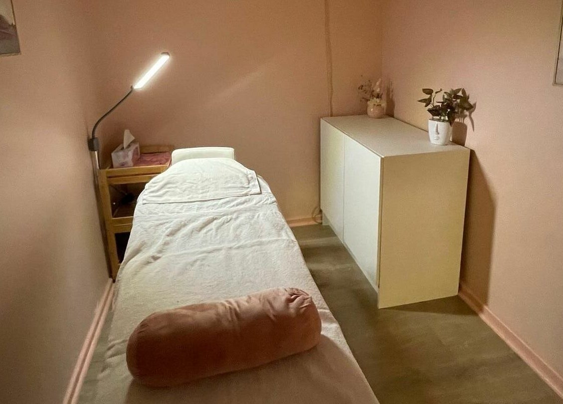 Tranquil massage room at Kalgoorlie Beauty, Kalgoorlie, Western Australia, AU, featuring a cozy treatment bed.