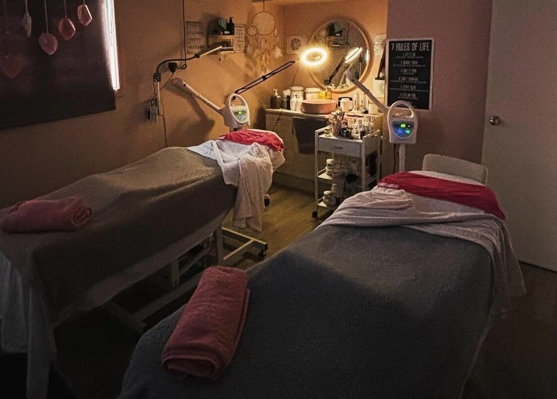 Kalgoorlie Beauty's tranquil treatment room in Kalgoorlie, Western Australia, AU showcasing cozy massage beds.