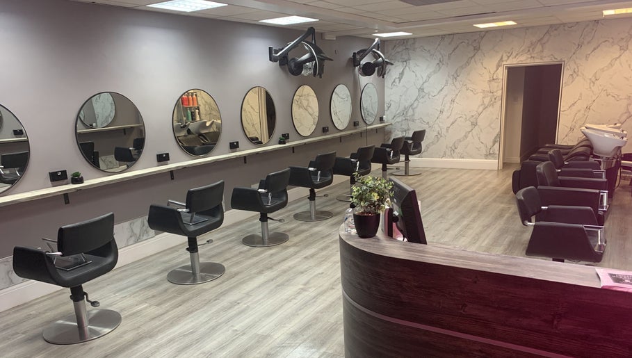 Lockes Hair Salon Ltd 1paveikslėlis