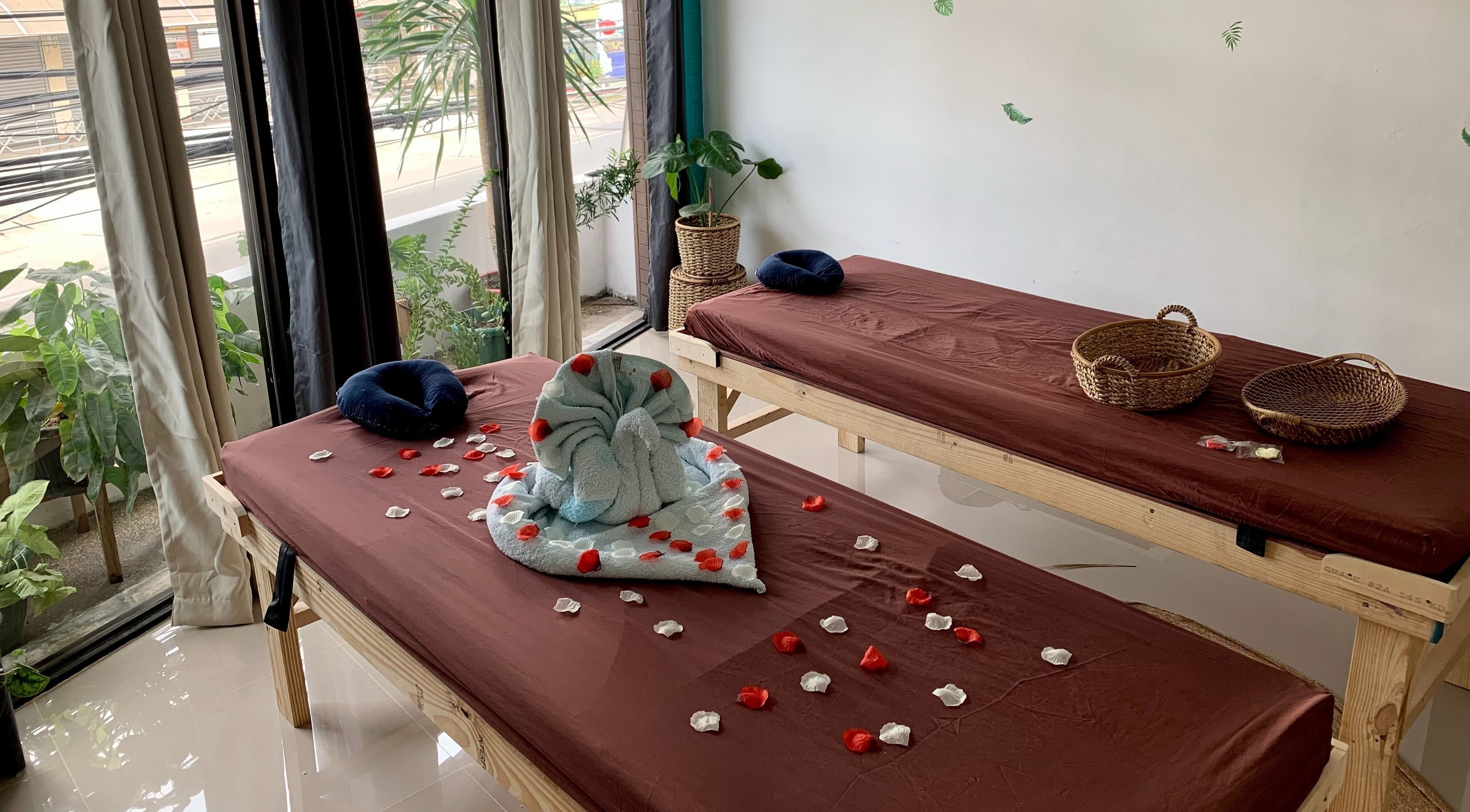 Luxurious massage room at Detox Wellness, San Fernando, Ilocos Region, PH with rose petals and soft towels.