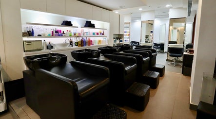 Pastels Salon - Ritz Carlton image 3