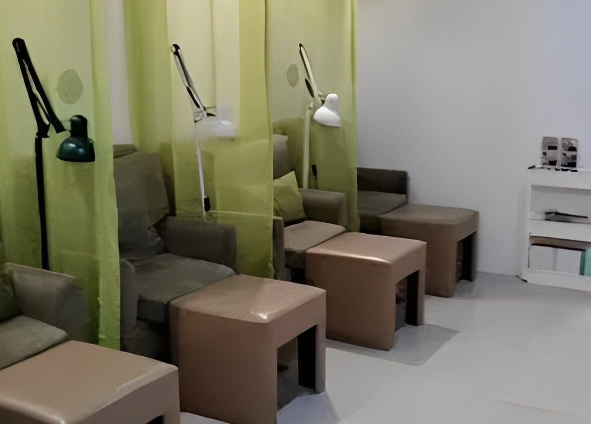 Comfortable seating area at Yuan Spa, City of Balanga, Central Luzon, PH with relaxing ambiance.
