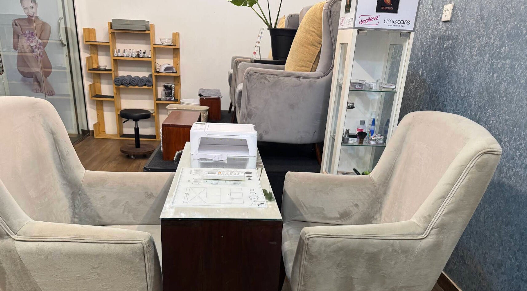 Relaxing interior of Salon Nathalia, Battaramulla, Western Province, LK with plush chairs and beauty products.