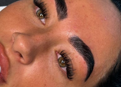 Full lashes and defined brows at That Lash Tech, Wyke, England, GB. Perfect beauty results.