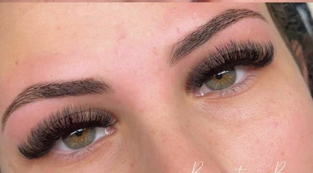 Kimberley Giacobbe Eyelash Extensions and Skincare