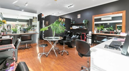 Noosaville Hair & Beauty imagem 3