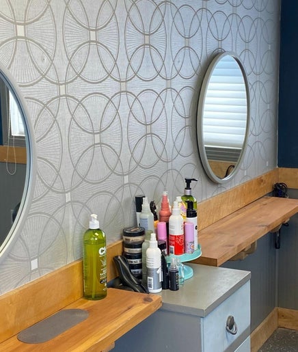 Gatehouse Salon imagine 2