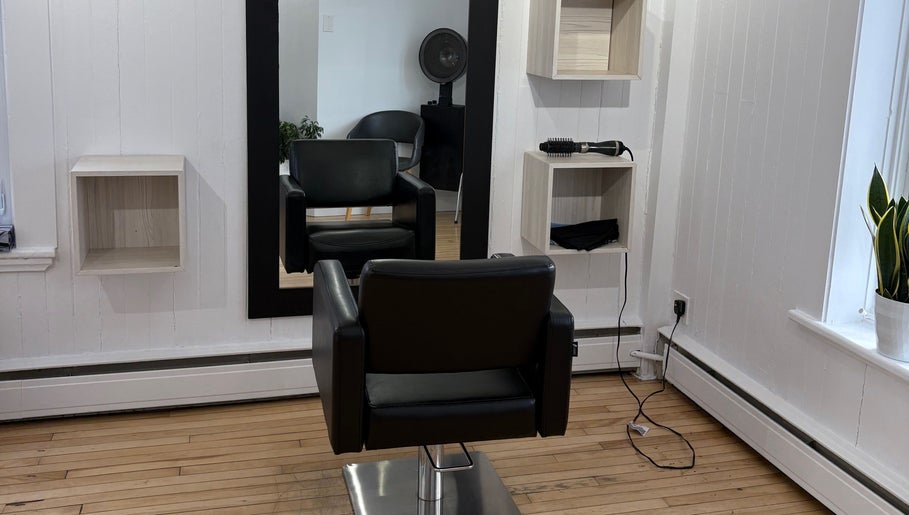Atelier Coiffure 212 (Kathleen), bilde 1