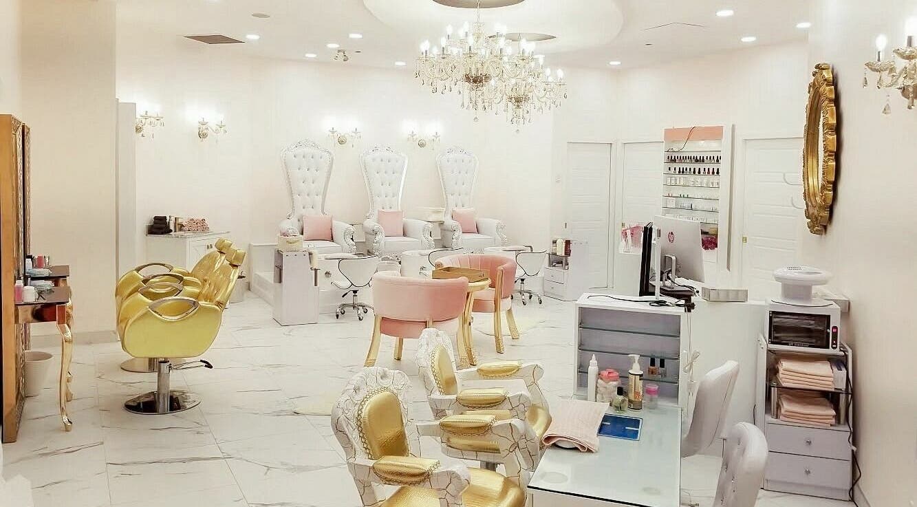 Elegant interior of Zar Beauty Bar in Montréal, Québec, CA showcasing luxurious seating and chandeliers.