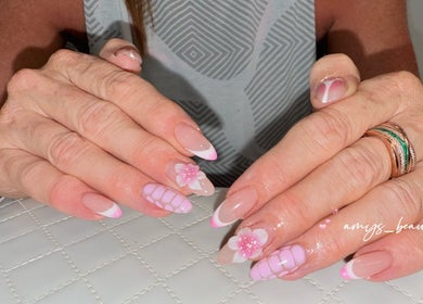 Beautiful floral nail art at Halo by Amy, Newport Pagnell, England, GB. Elegant pink and white design.