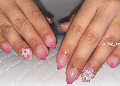 Elegant pink floral nail art by Halo by Amy in Newport Pagnell, England, GB.