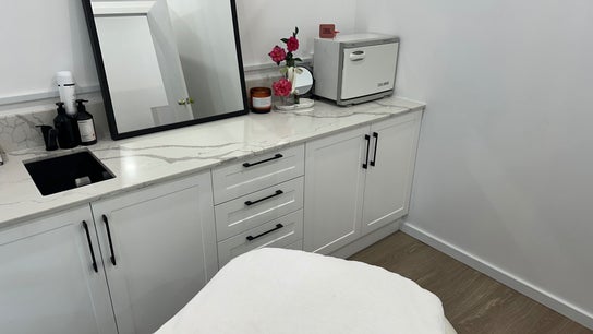 Beauty By Jodie Abn; 74601226626