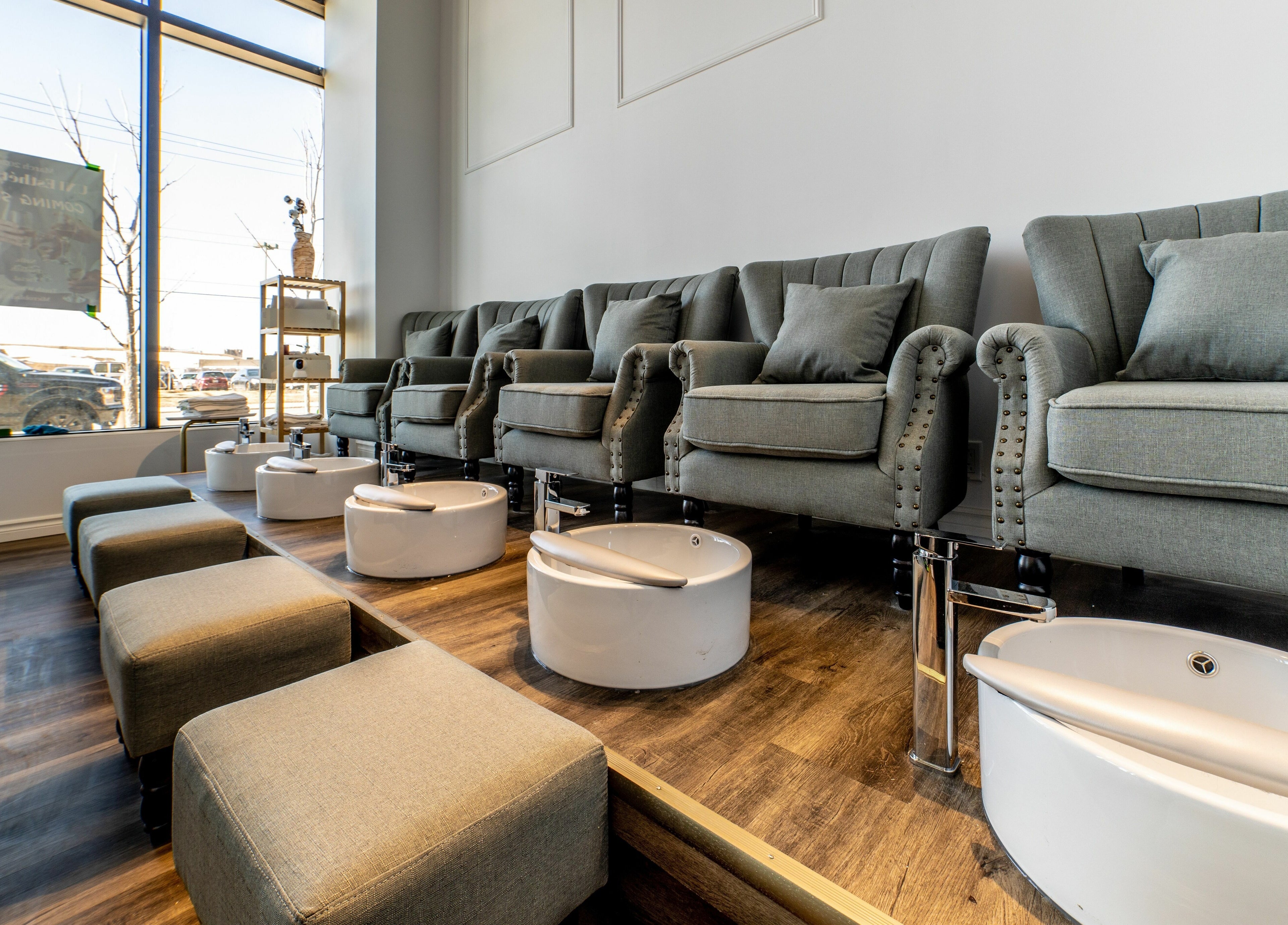 Chic pedicure lounge at Uni Esthetique, Montréal, Québec, CA with cozy seats and modern foot baths.