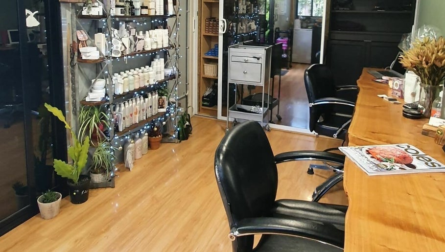 Romsey Hair Hub kép 1