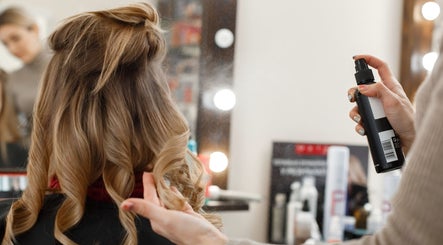 Solos Salon