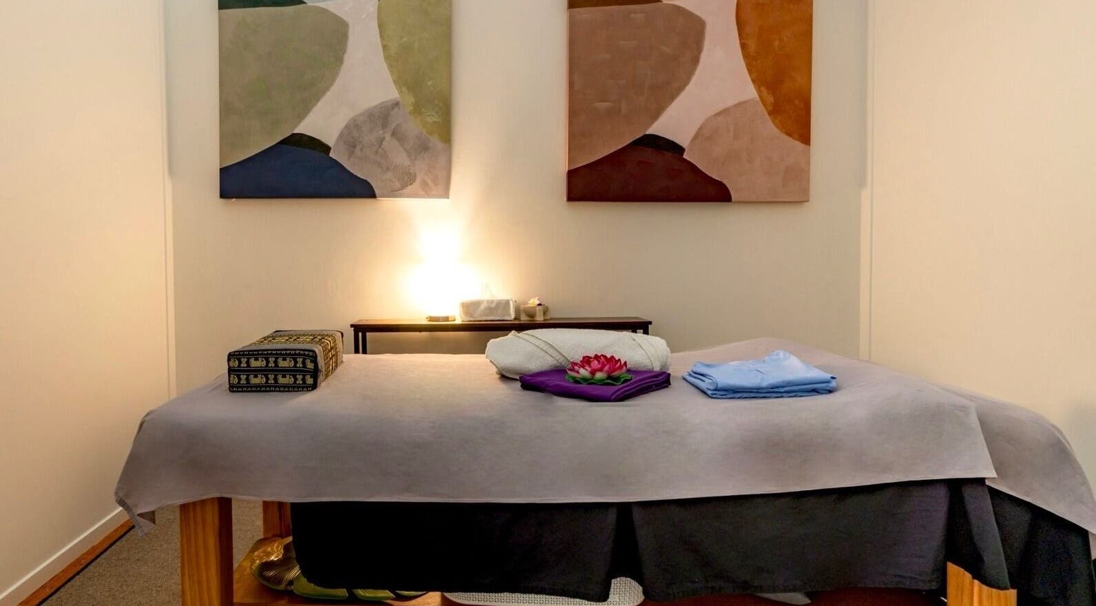 Cozy massage room at Thammarat Thai Massage in Ponsonby, Auckland, NZ with artistic decor.
