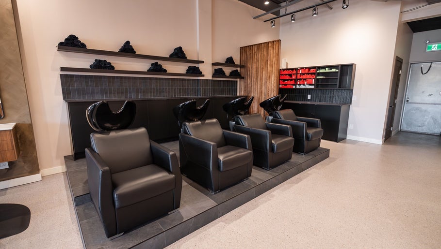 In The Cut Salon imagine 1