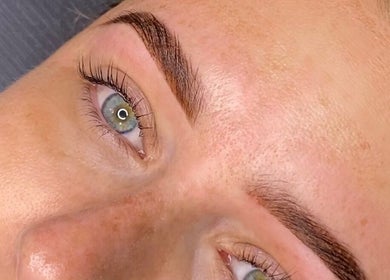 Beautifully shaped brows at Get.Foxxed - BERKELEY, Berkeley, New South Wales, AU.
