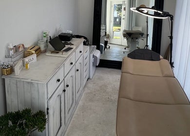 Get.Foxxed - WOLLONGONG beauty treatment room in Fairy Meadow, New South Wales, AU with modern decor.