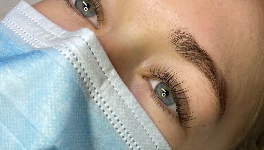 Hình ảnh 1 của Lashes and Locks
