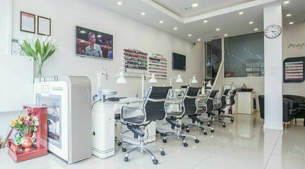 ProfessioNAIL image 3