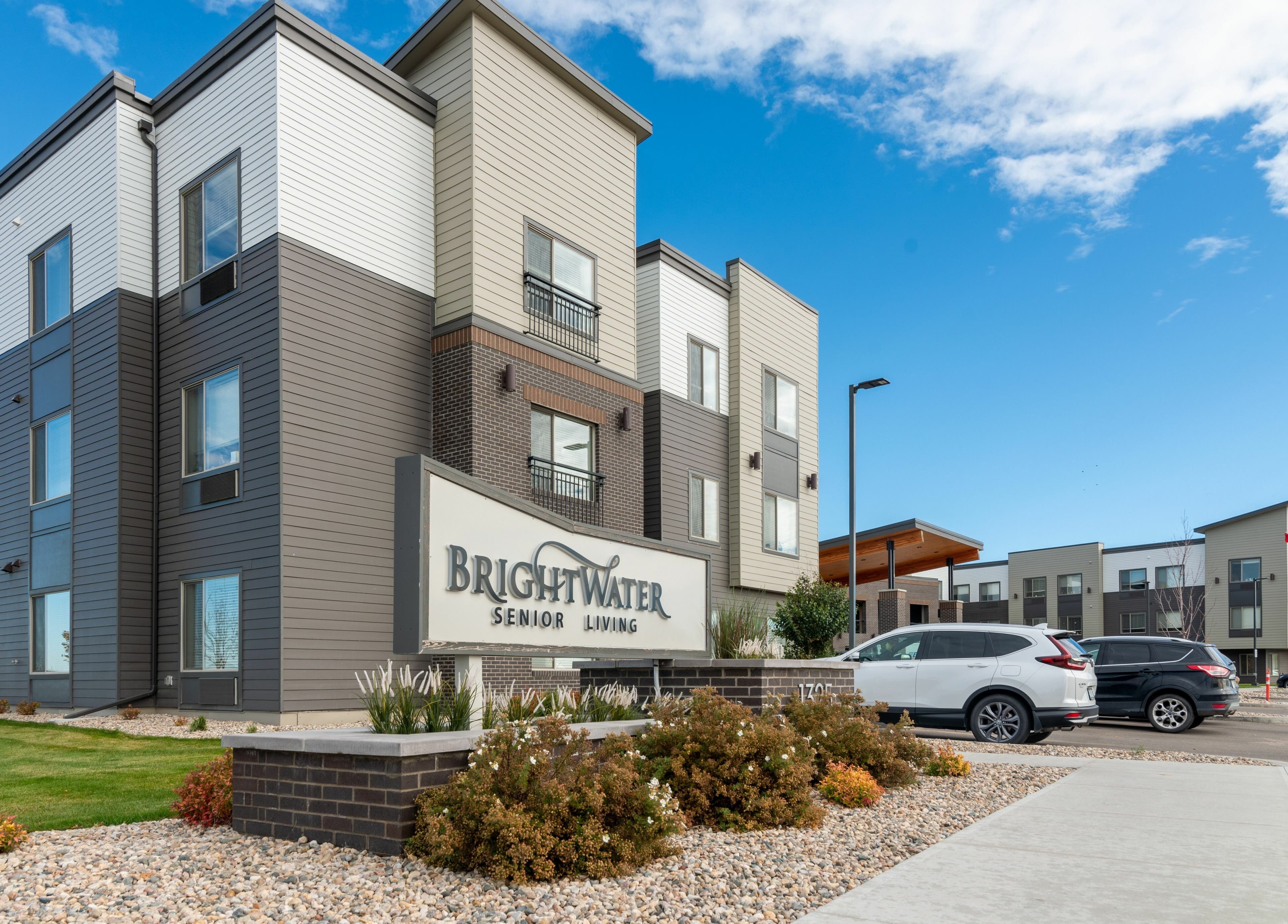 Contemporary exterior design of Gold n Silver Salon in Regina, Saskatchewan, CA, showcasing sleek architecture.