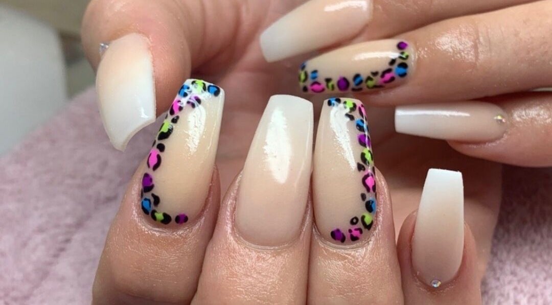 Stylish nail art with leopard print design at Kathsklaws, Wolverhampton, England, GB.
