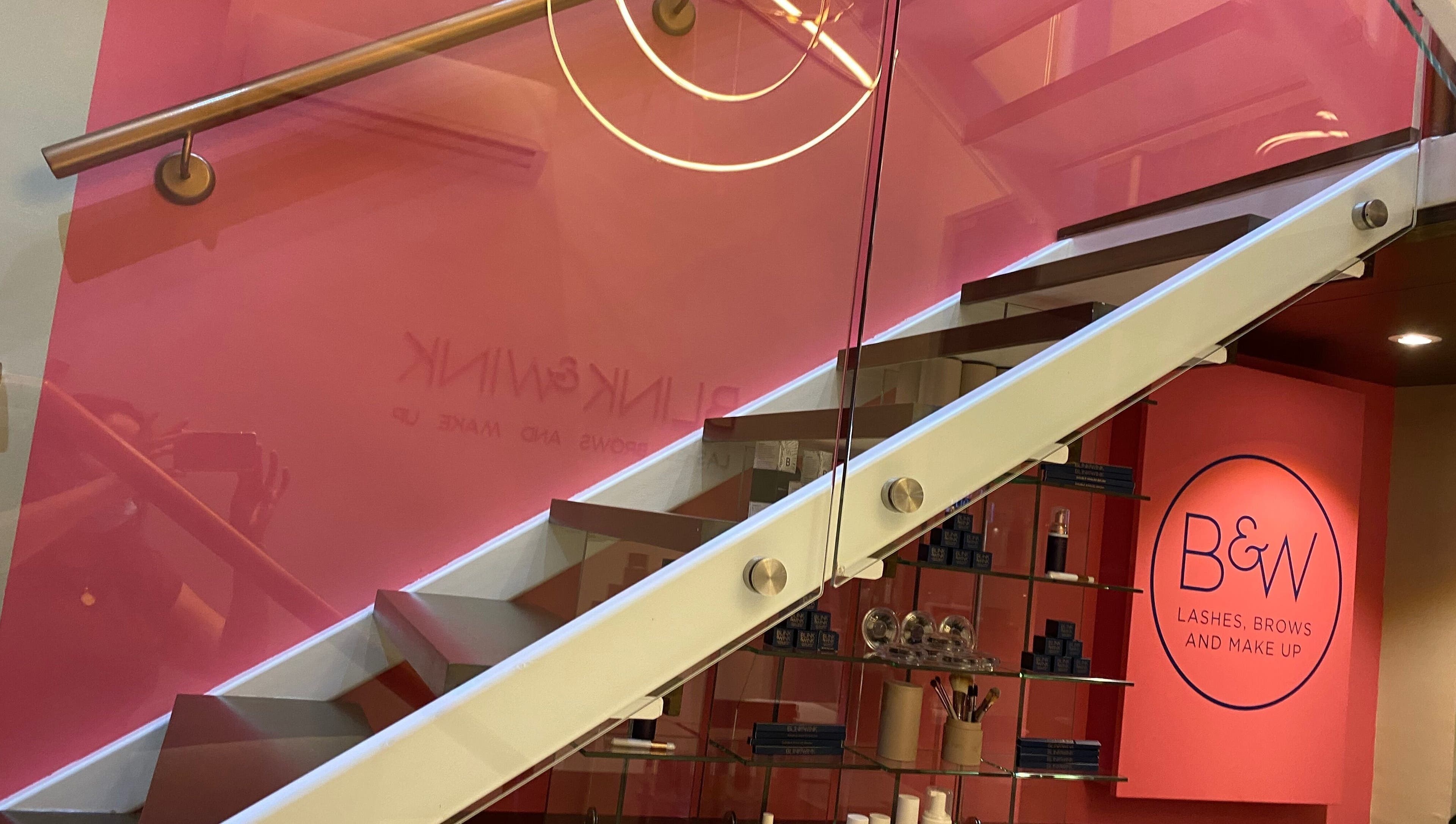 Modern staircase with pink walls at Blink & Wink, Janabiyah, Al-Muḥāfaẓat aš-Šamālīyah, BH.