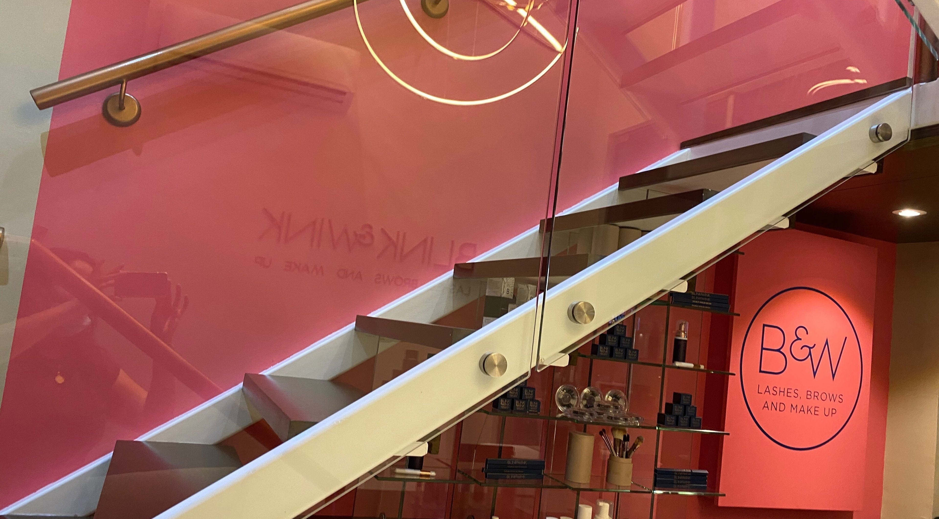 Modern staircase with pink walls at Blink & Wink, Janabiyah, Al-Muḥāfaẓat aš-Šamālīyah, BH.