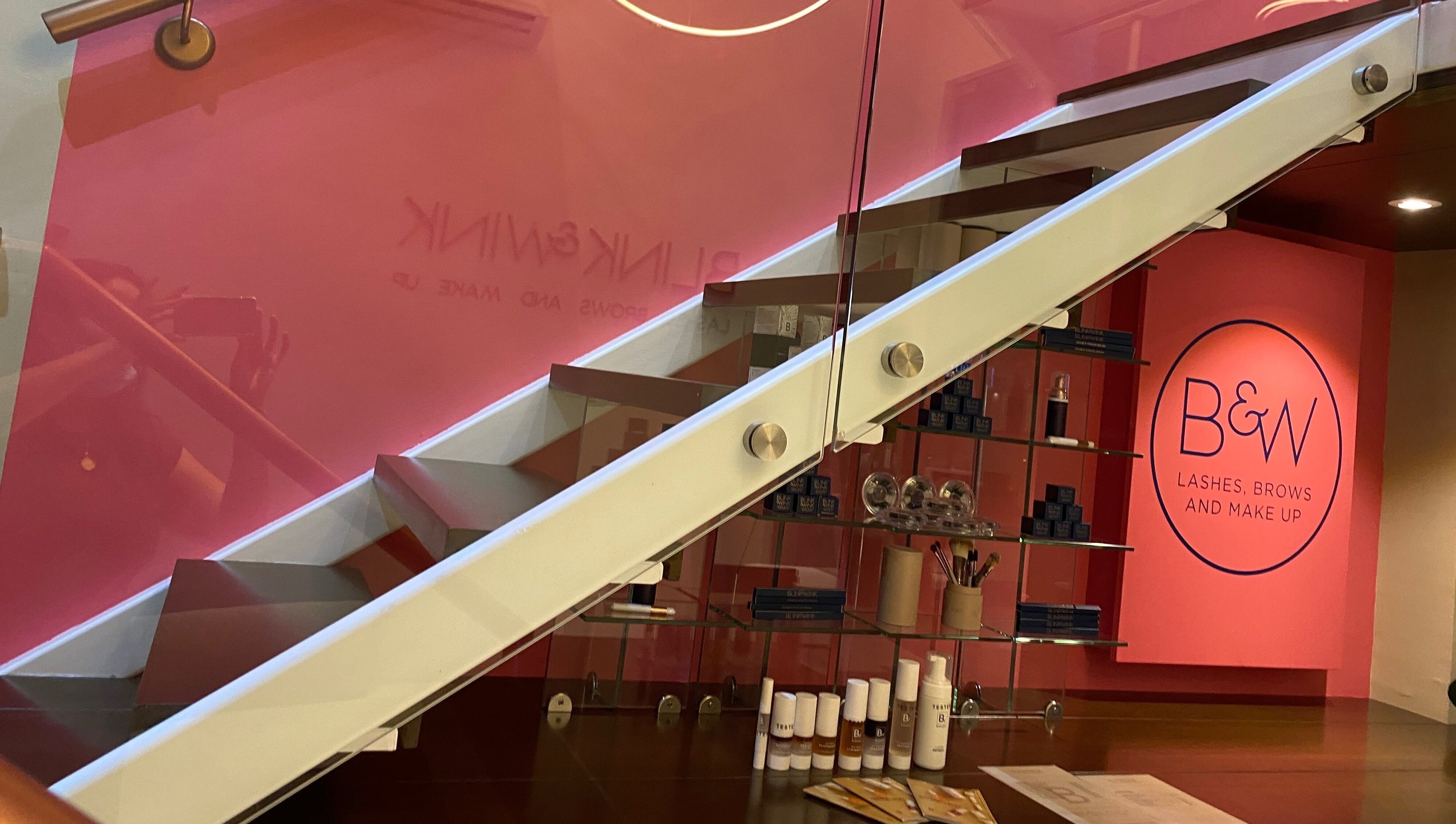 Stylish interior with pops of pink at Blink & Wink, Janabiyah, Al-Muḥāfaẓat aš-Šamālīyah, BH.