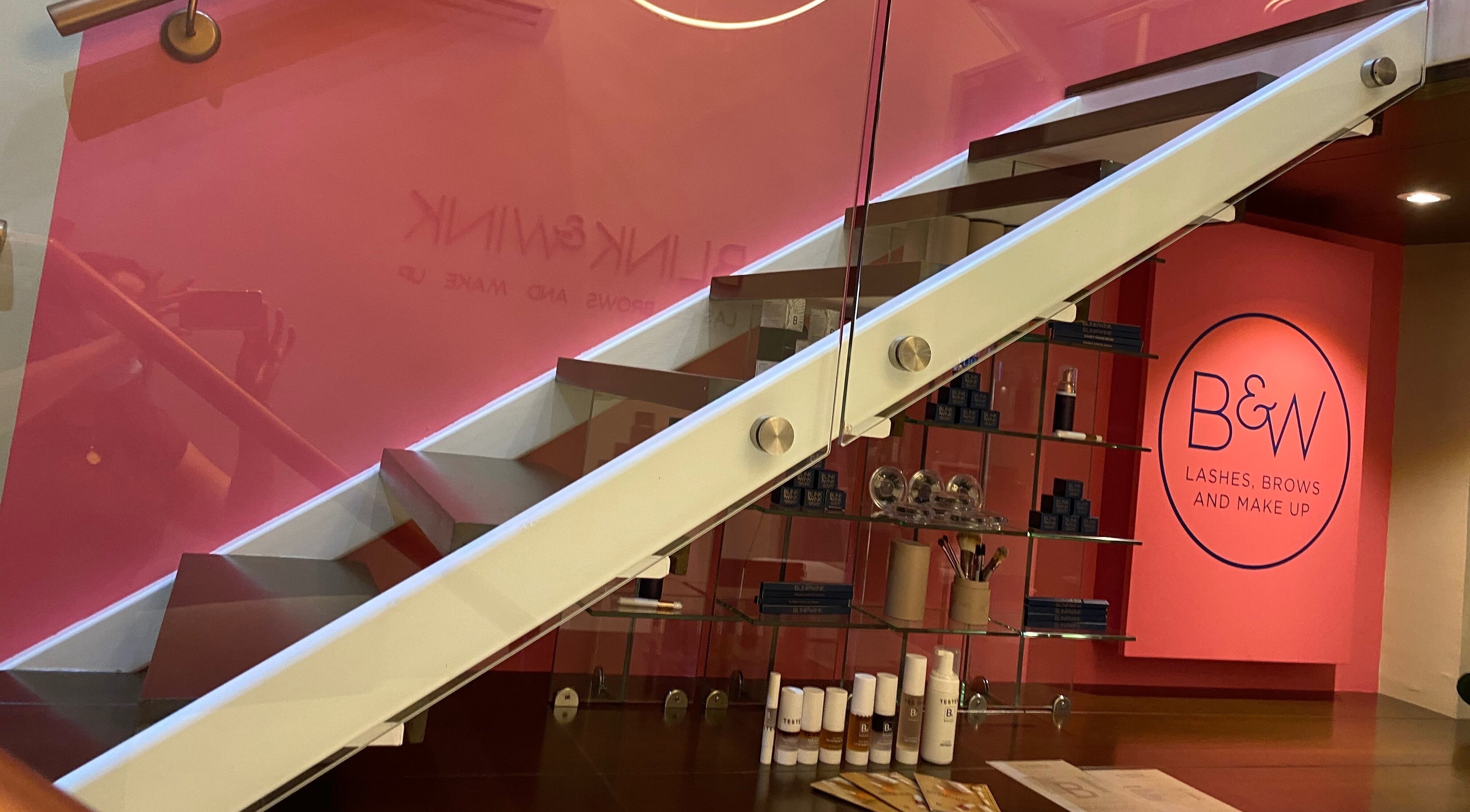 Stylish interior with pops of pink at Blink & Wink, Janabiyah, Al-Muḥāfaẓat aš-Šamālīyah, BH.