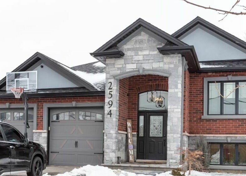 Erin’s Hair Design chic salon exterior in Bradford West Gwillimbury, Ontario, CA, showcasing stylish architecture.