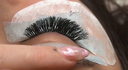 Close-up of eyelash extension at Purkiss Beauty Academy, Houghton Regis, England, GB.