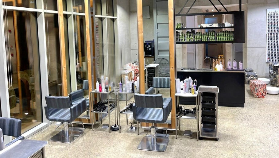 Rerotti Hair and Beauty - District 1 – kuva 1