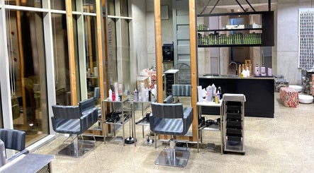 Rerotti Hair and Beauty - District 1