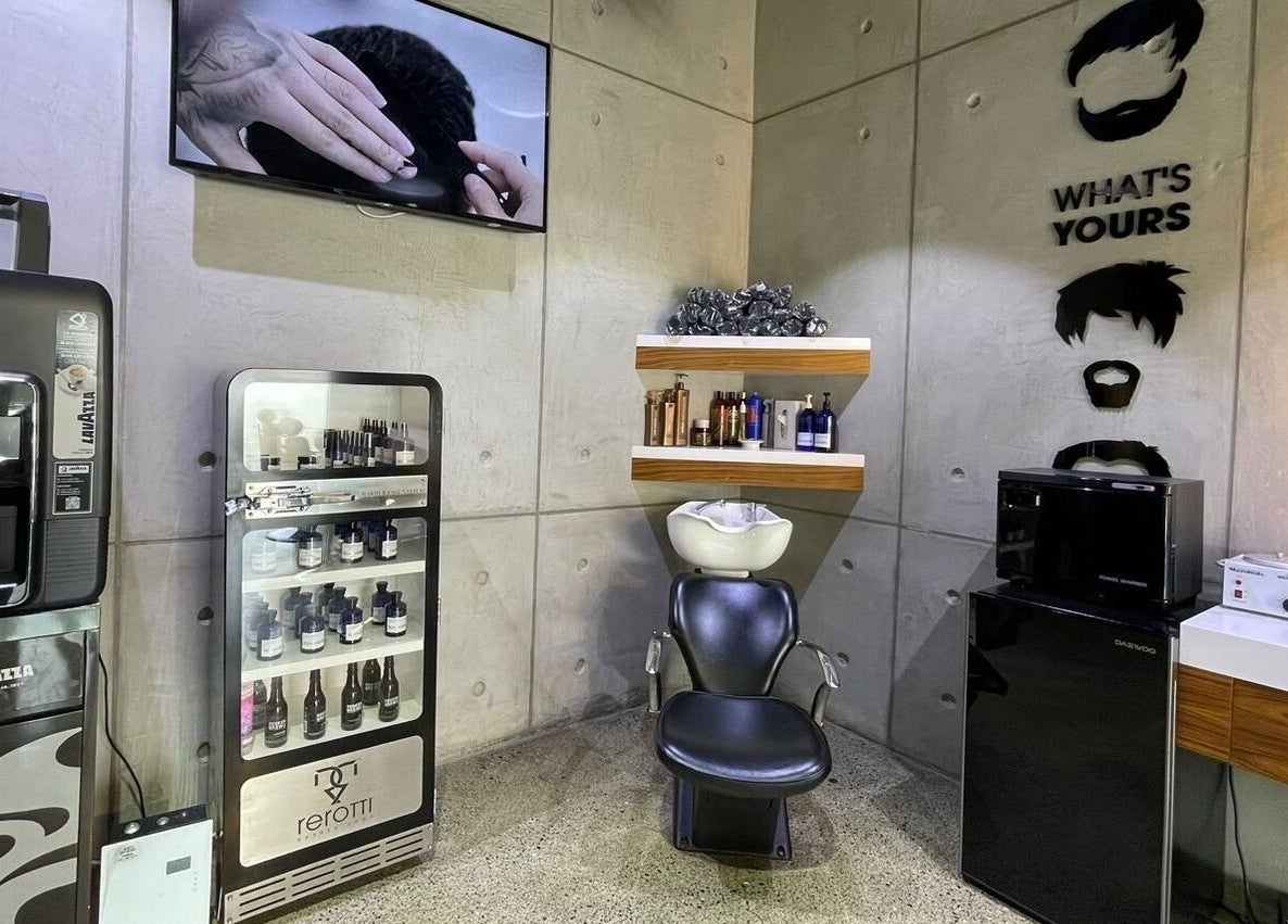 Interior of Rerotti Gents - Al Ghadeer in Abu Dhabi, a stylish salon with modern amenities and sleek design.