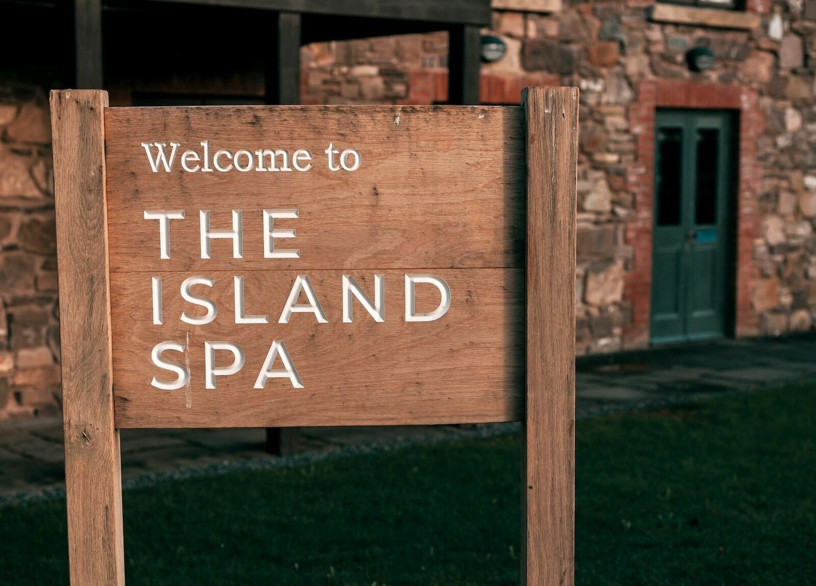 Welcome sign to The Island Spa at Lusty Beg Island, Enniskillen, Northern Ireland, GB.