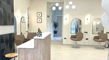 Salon Q