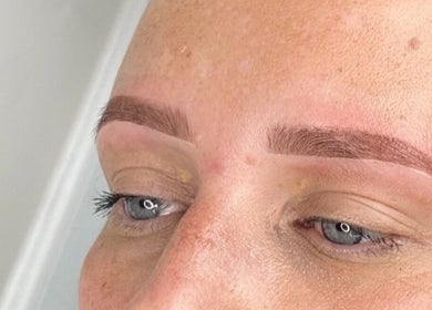 Beautifully shaped eyebrows at Brows By LC in Edinburgh, Scotland, GB showcasing expert brow styling.