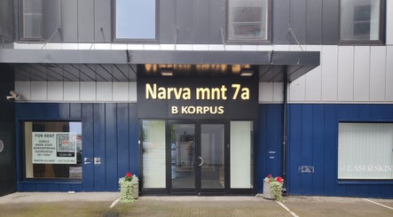 Entrance of M - Therapy OÜ at Narva mnt 7a, Tallinn, Harju maakond, EE showcasing modern architecture.