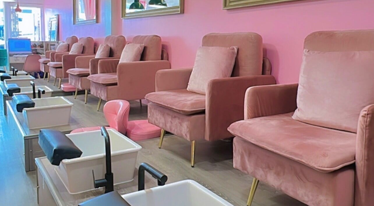 Politur Nails Beauty Lounge, luxury nail spa with plush pink chairs in Los Angeles, California, US.
