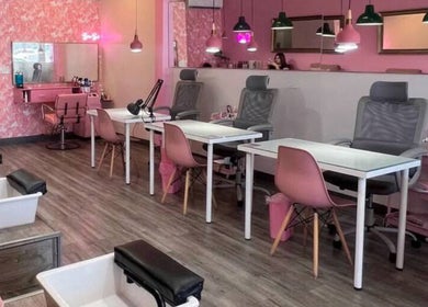 Politur Nails Beauty Lounge interior showcasing pink decor and manicure stations in Los Angeles, California, US.