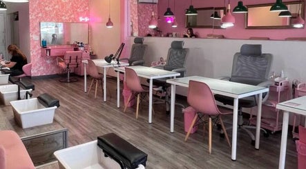 Politur Nails Beauty Lounge interior showcasing pink decor and manicure stations in Los Angeles, California, US.