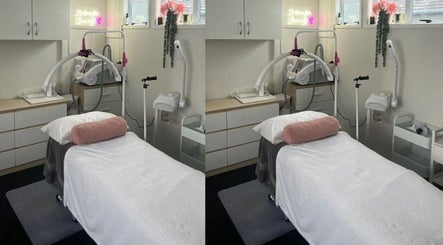 Tranquil treatment room at Hayley Maree's Beauty Howick, Auckland, NZ, featuring a cozy bed and aesthetic tools.