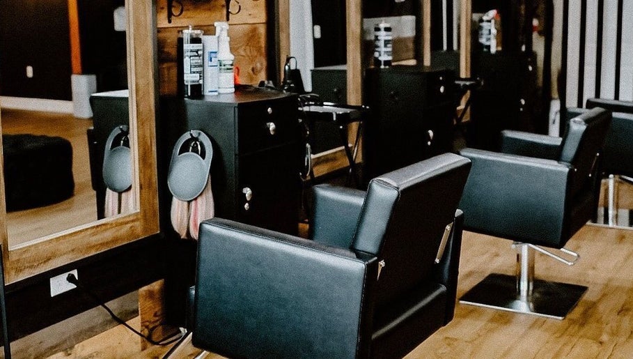 Image de Authentic Salon 1