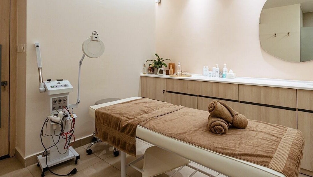 A tranquil spa room at Calamantina, Aqaba, Aqaba Governorate, JO with a massage table and soothing decor.