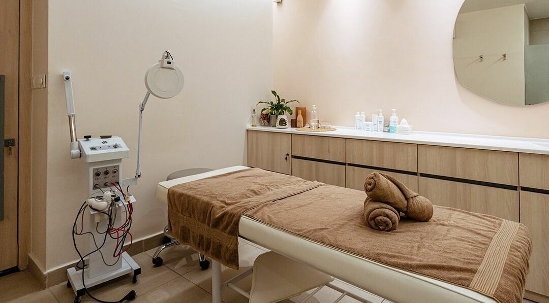 A tranquil spa room at Calamantina, Aqaba, Aqaba Governorate, JO with a massage table and soothing decor.