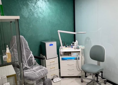 Модерен салон в Pro Beauty Zone by Petya Fileva, София, Област София, BG с уютна обстановка за красота.