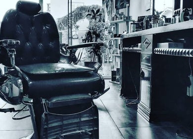 Cadeira de barbeiro clássica em Hairstyle Belcharles, Braga, Braga, PT.